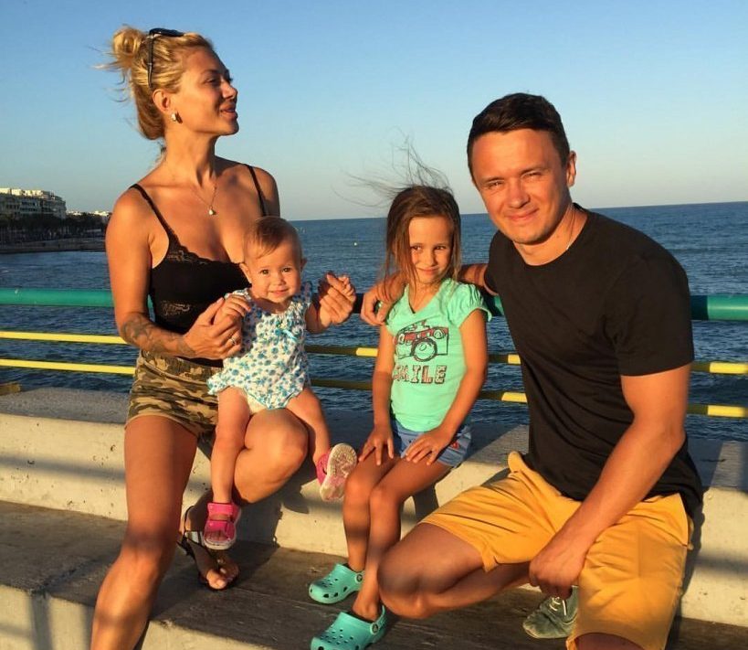Илья соболев с семьей фото